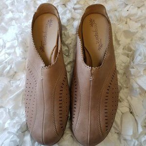 Easy Spirit Leather Comfort Slip on Shoes.